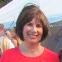 Dr Robyn Andrews staff profile picture